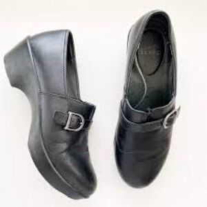 Women’s black leather Sz 40 clog shoes